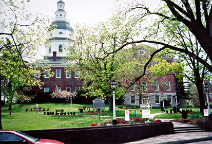 [color photograph of State House]