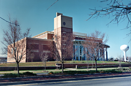 [color photograph of Anne Arundel County District Court]